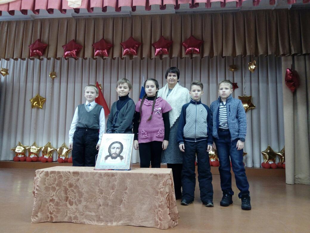 Директор гимназии, как земная ось