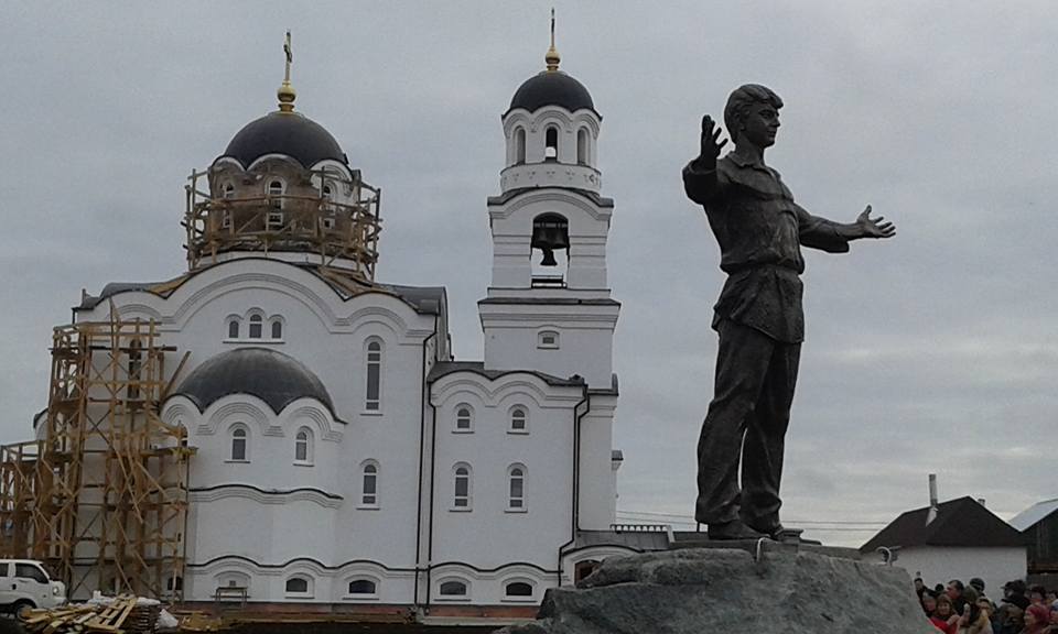 В Зауралье появился памятник Сергею Есенину